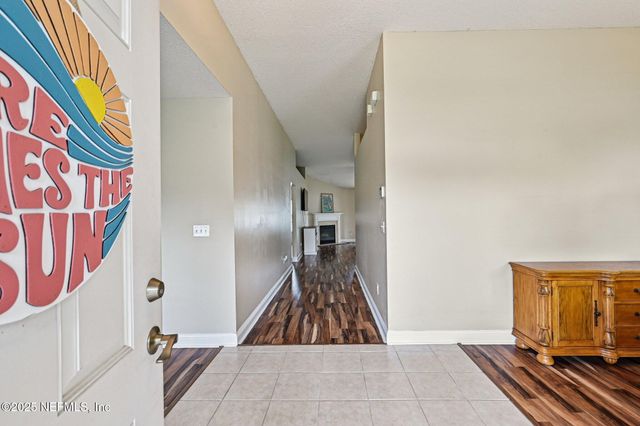 618 LOOKOUT LAKES Drive, Jacksonville, FL 32220