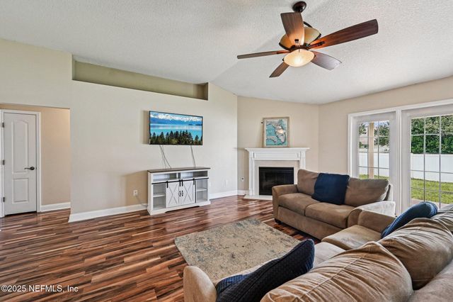 618 LOOKOUT LAKES Drive, Jacksonville, FL 32220