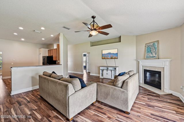 618 LOOKOUT LAKES Drive, Jacksonville, FL 32220