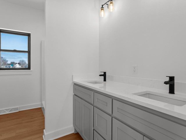 947 Berenschot TRAIL, Cedar Grove, WI 53013