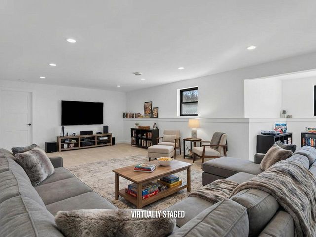 947 Berenschot TRAIL, Cedar Grove, WI 53013