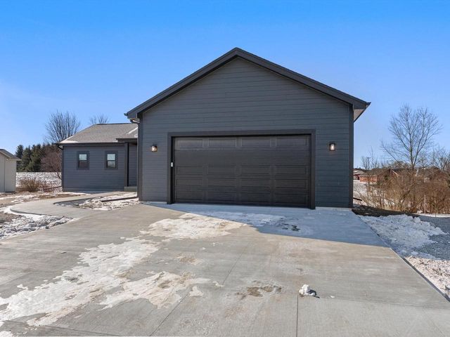 947 Berenschot TRAIL, Cedar Grove, WI 53013