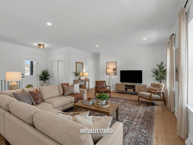 947 Berenschot TRAIL, Cedar Grove, WI 53013