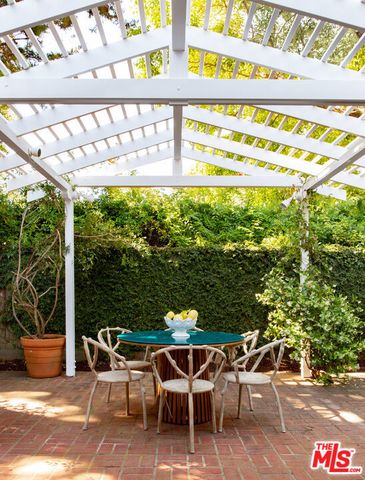 279 Santa Rosa Lane, Montecito, CA 93108