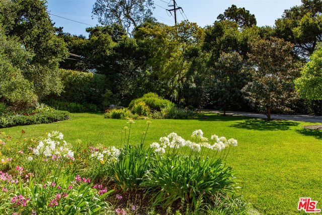 279 Santa Rosa Lane, Montecito, CA 93108