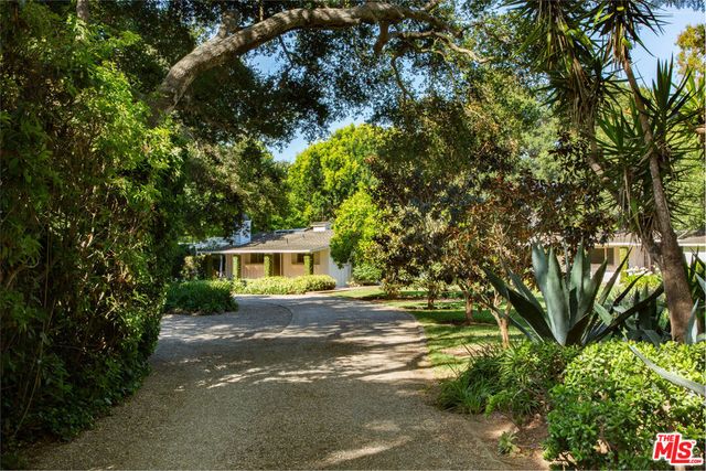 279 Santa Rosa Lane, Montecito, CA 93108