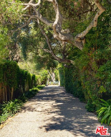 279 Santa Rosa Lane, Montecito, CA 93108