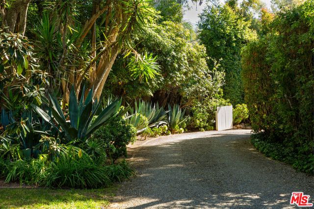 279 Santa Rosa Lane, Montecito, CA 93108