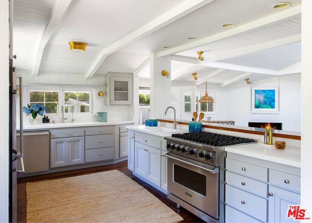 279 Santa Rosa Lane, Montecito, CA 93108