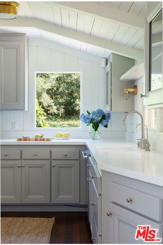 279 Santa Rosa Lane, Montecito, CA 93108