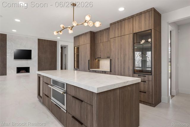 1888 W Tahquamenon Court, Bloomfield Hills, MI 48302