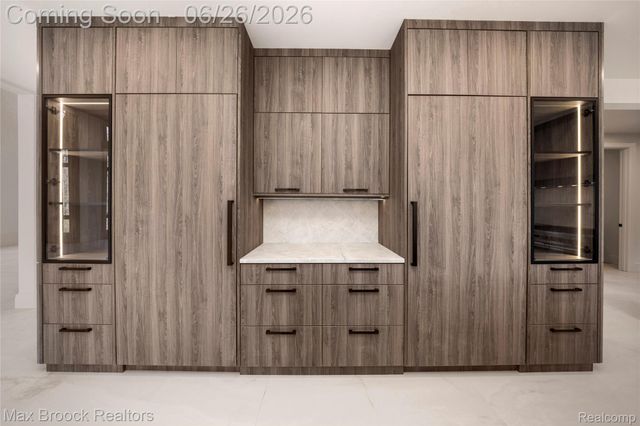 1888 W Tahquamenon Court, Bloomfield Hills, MI 48302