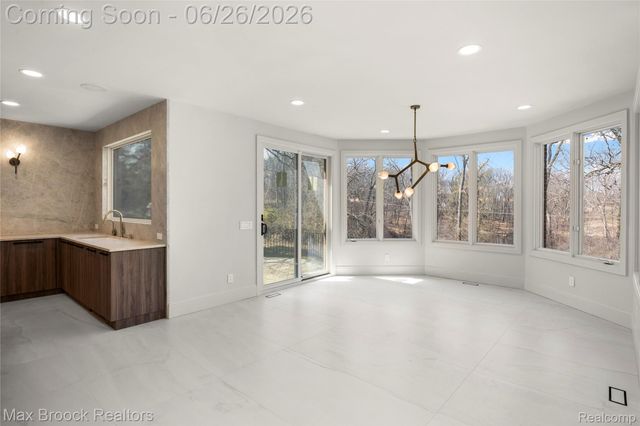 1888 W Tahquamenon Court, Bloomfield Hills, MI 48302