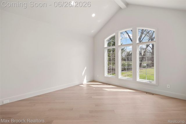 1888 W Tahquamenon Court, Bloomfield Hills, MI 48302