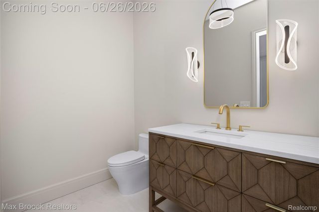 1888 W Tahquamenon Court, Bloomfield Hills, MI 48302