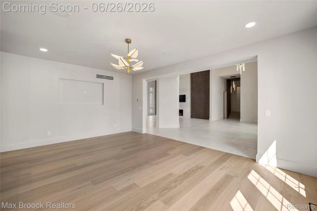 1888 W Tahquamenon Court, Bloomfield Hills, MI 48302