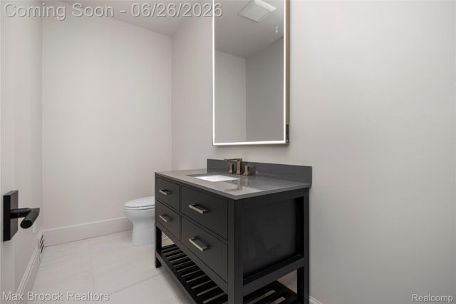 1888 W Tahquamenon Court, Bloomfield Hills, MI 48302
