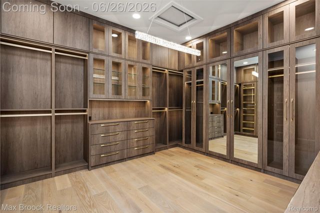 1888 W Tahquamenon Court, Bloomfield Hills, MI 48302