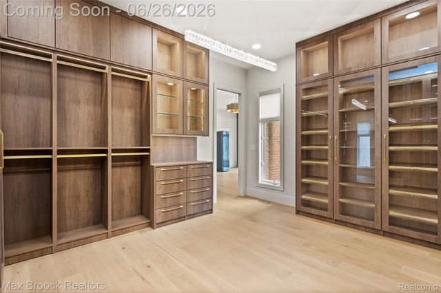 1888 W Tahquamenon Court, Bloomfield Hills, MI 48302