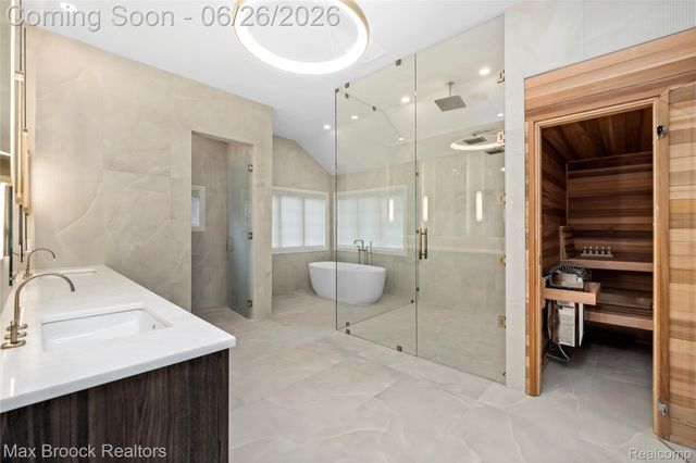 1888 W Tahquamenon Court, Bloomfield Hills, MI 48302