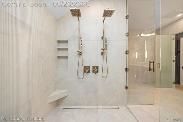 1888 W Tahquamenon Court, Bloomfield Hills, MI 48302