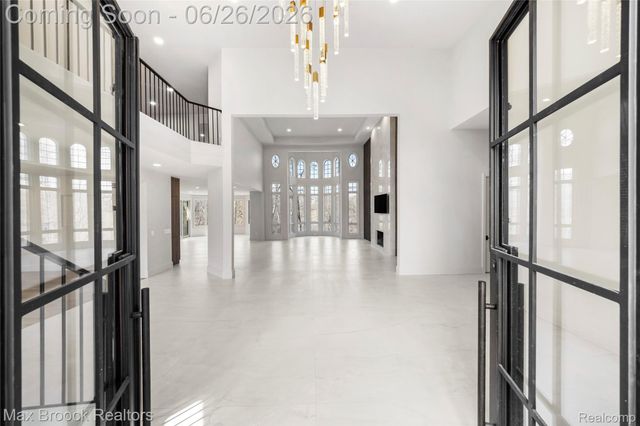 1888 W Tahquamenon Court, Bloomfield Hills, MI 48302