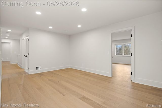 1888 W Tahquamenon Court, Bloomfield Hills, MI 48302