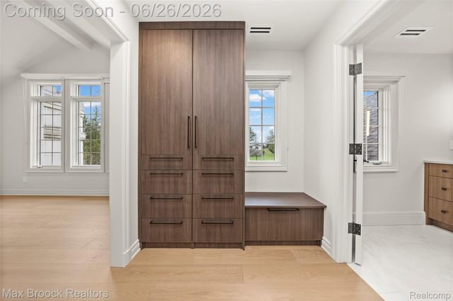 1888 W Tahquamenon Court, Bloomfield Hills, MI 48302