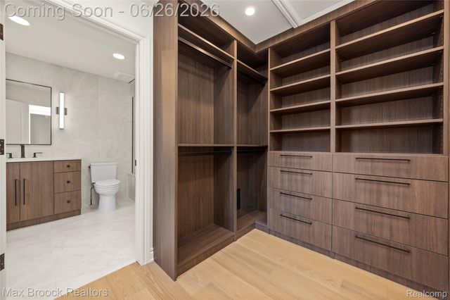 1888 W Tahquamenon Court, Bloomfield Hills, MI 48302