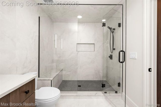 1888 W Tahquamenon Court, Bloomfield Hills, MI 48302
