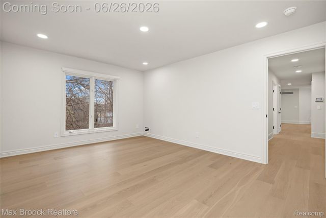 1888 W Tahquamenon Court, Bloomfield Hills, MI 48302