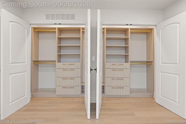 1888 W Tahquamenon Court, Bloomfield Hills, MI 48302