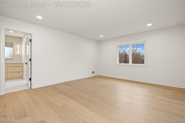 1888 W Tahquamenon Court, Bloomfield Hills, MI 48302