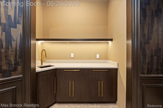 1888 W Tahquamenon Court, Bloomfield Hills, MI 48302