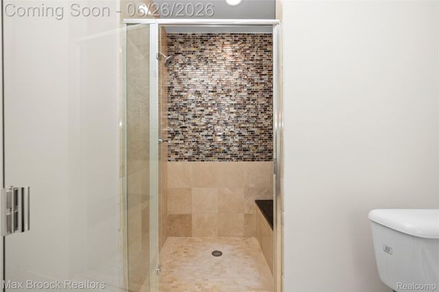 1888 W Tahquamenon Court, Bloomfield Hills, MI 48302