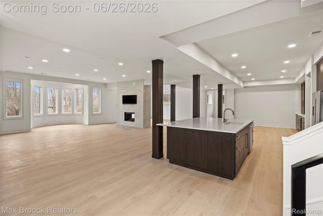 1888 W Tahquamenon Court, Bloomfield Hills, MI 48302