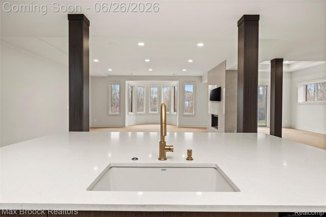 1888 W Tahquamenon Court, Bloomfield Hills, MI 48302