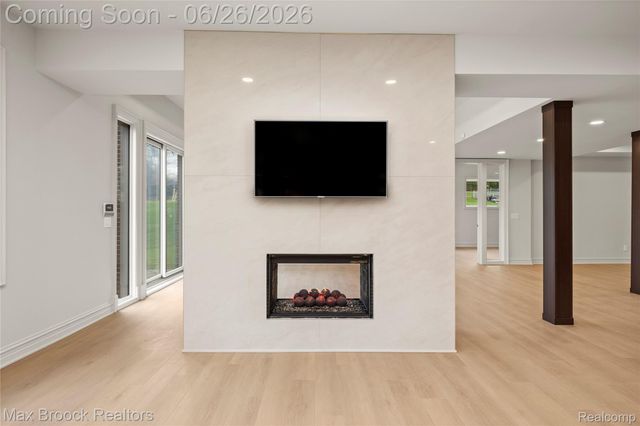 1888 W Tahquamenon Court, Bloomfield Hills, MI 48302