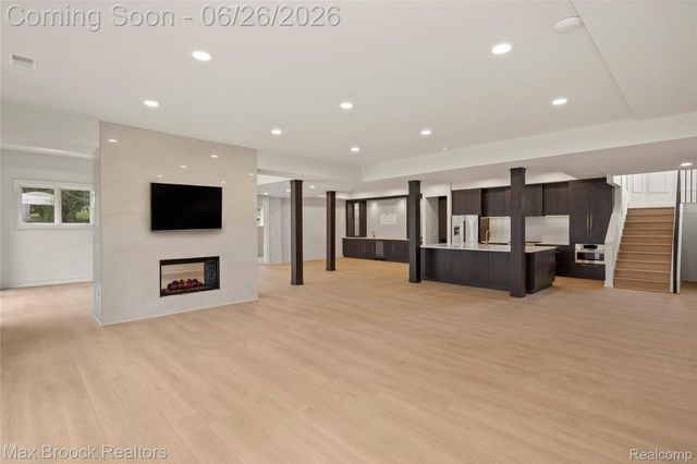 1888 W Tahquamenon Court, Bloomfield Hills, MI 48302
