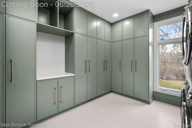 1888 W Tahquamenon Court, Bloomfield Hills, MI 48302