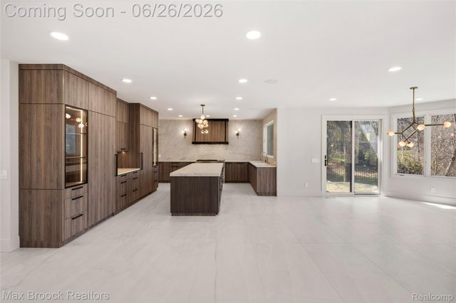 1888 W Tahquamenon Court, Bloomfield Hills, MI 48302