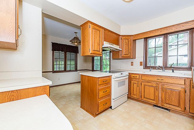 2707 Tattersall Road, Portage, MI 49024