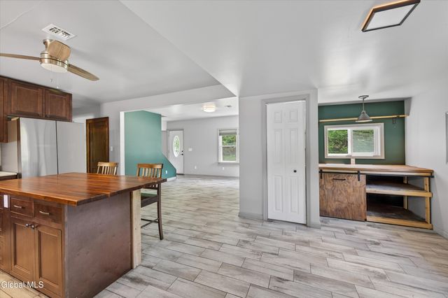 162 Clamsteam Road, Halfmoon, NY 12065