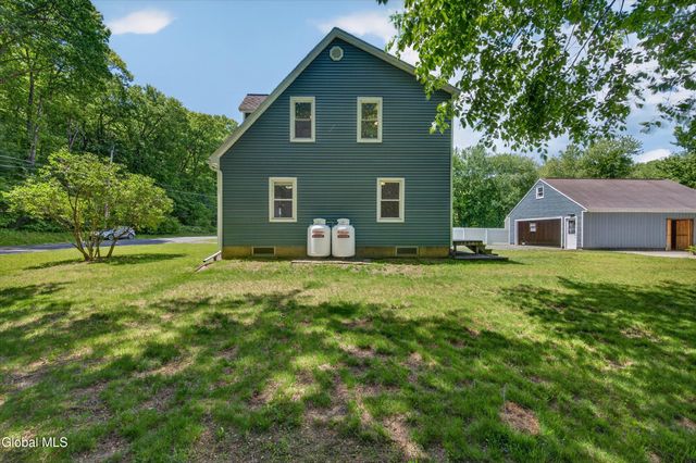 162 Clamsteam Road, Halfmoon, NY 12065
