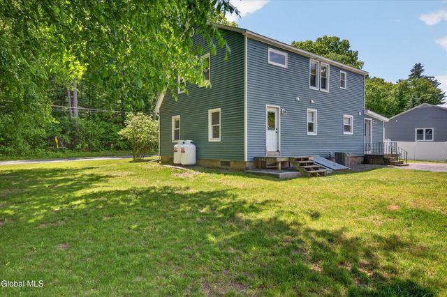 162 Clamsteam Road, Halfmoon, NY 12065