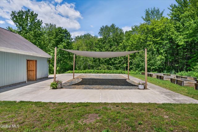 162 Clamsteam Road, Halfmoon, NY 12065