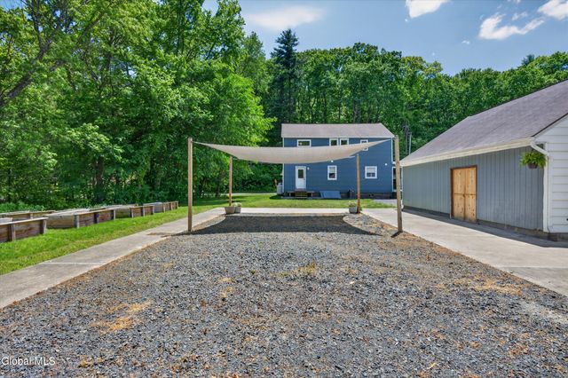 162 Clamsteam Road, Halfmoon, NY 12065
