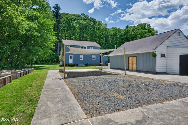 162 Clamsteam Road, Halfmoon, NY 12065