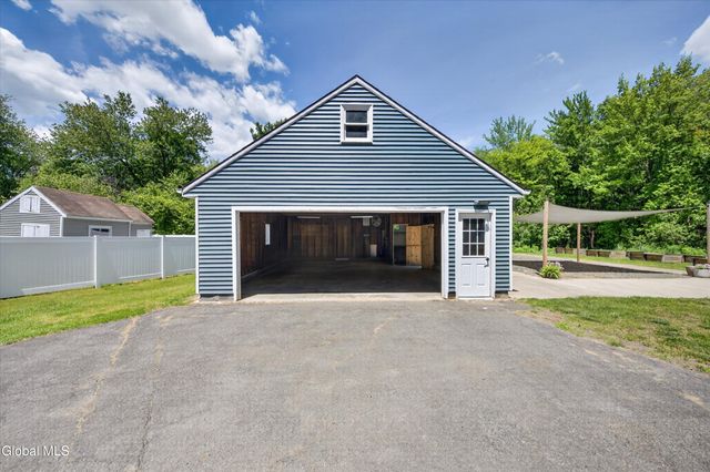 162 Clamsteam Road, Halfmoon, NY 12065
