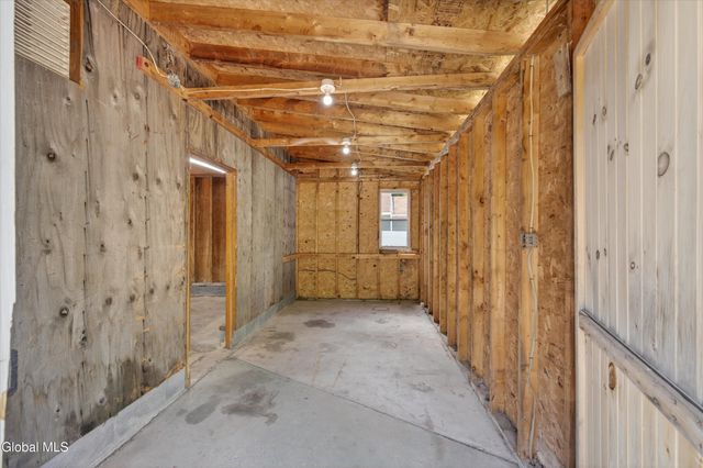 162 Clamsteam Road, Halfmoon, NY 12065